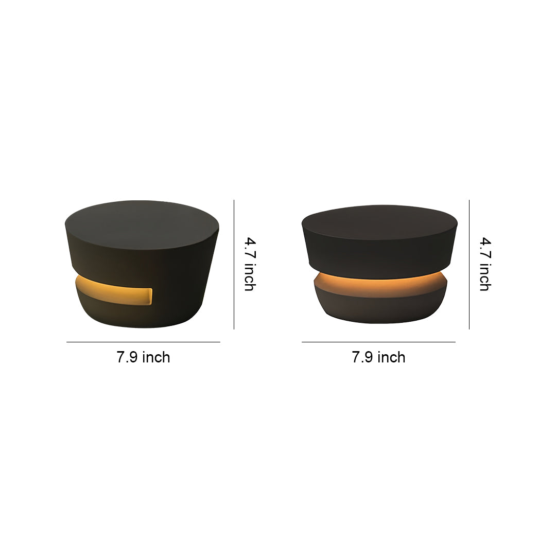 Dimensions graphic for the black pathway lights, detailing its 7.9-inch diameter and 4.7-inch total height.